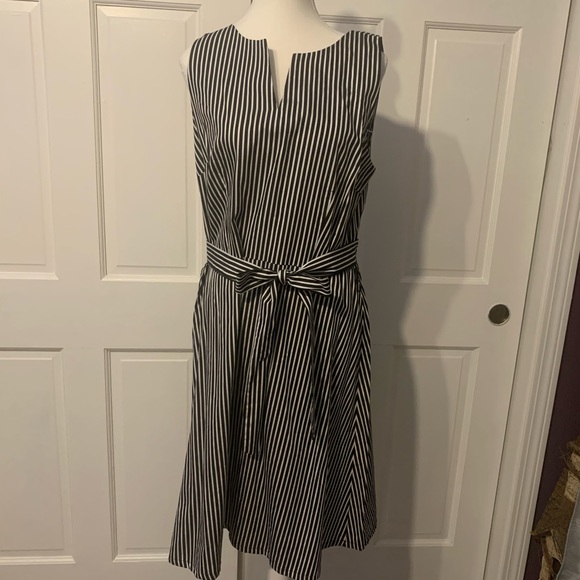 Ann Taylor sleeveless dress size 12 - Picture 2 of 3